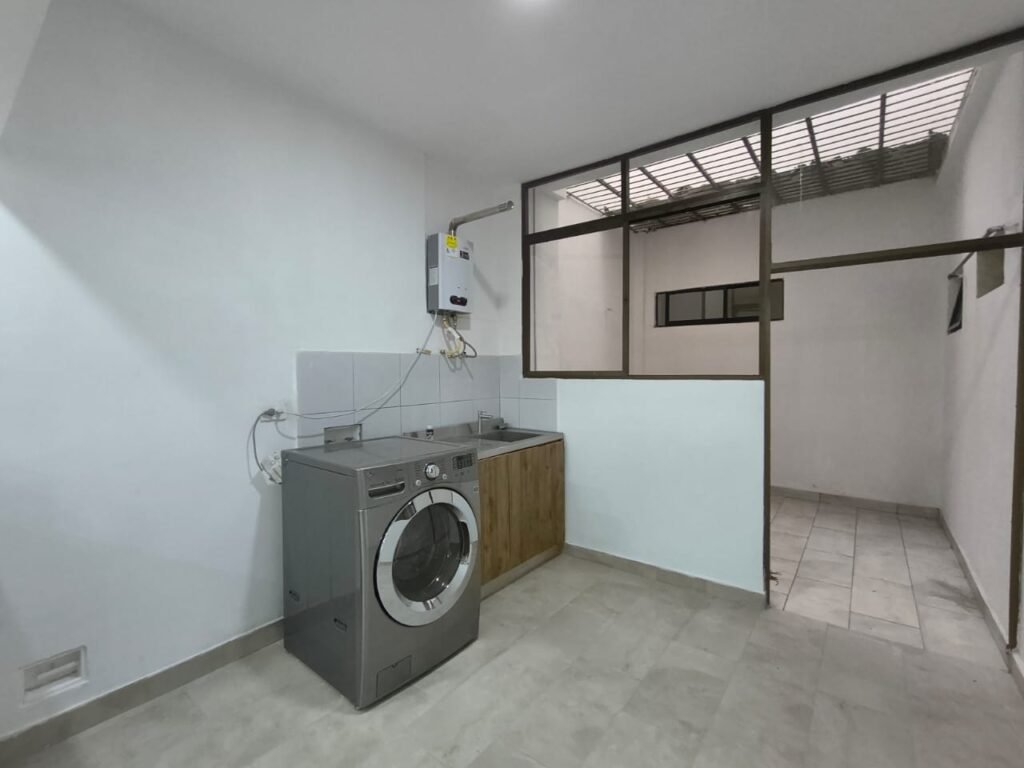 1975061020251218032001