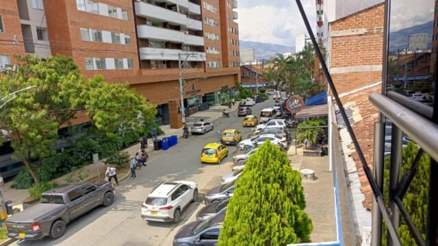 197506120251212125715