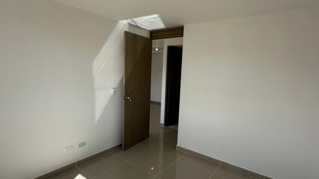 197506120251216103000