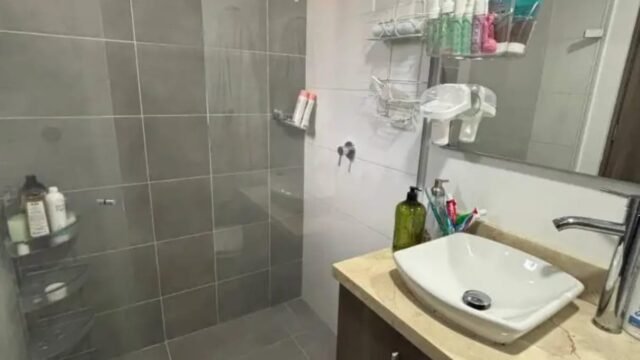 197506120260113042804