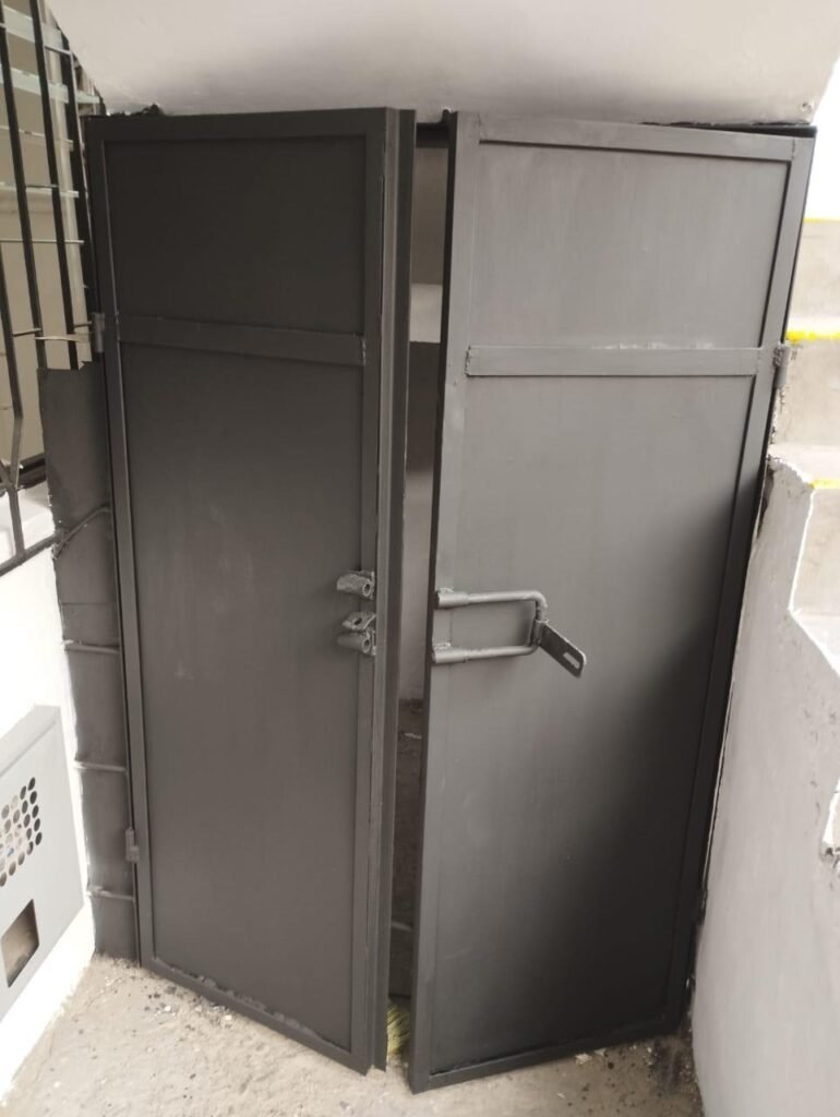 197506120260115044433