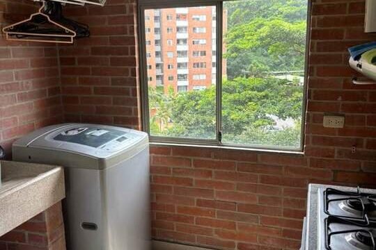 197506120260204092124