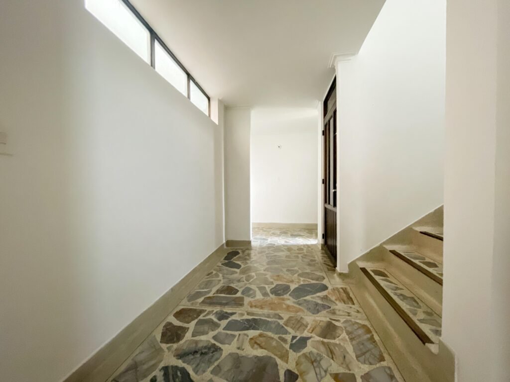 197506120260206102208