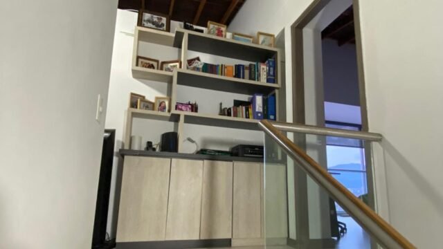 1975063720251212095048