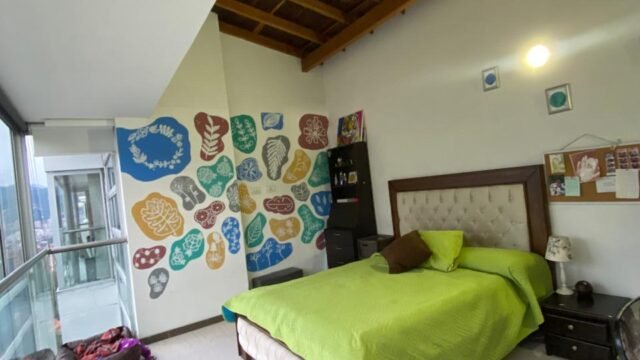 1975063920251212095048