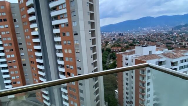 1975064120251212095049