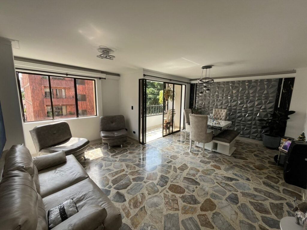 197506520260203030803 1