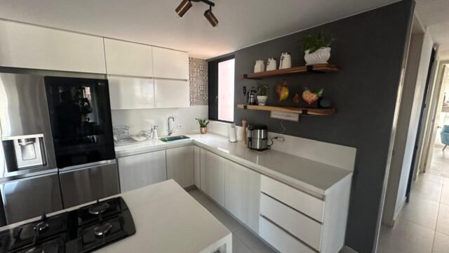 197506920251212103824