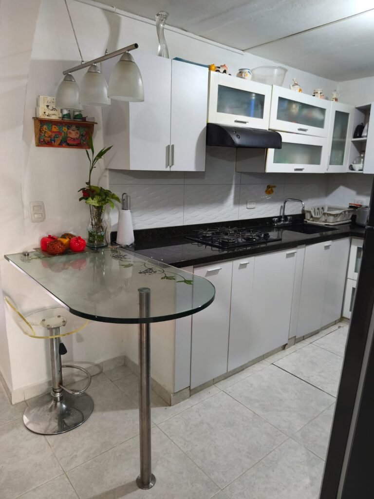 1975061020260317043306