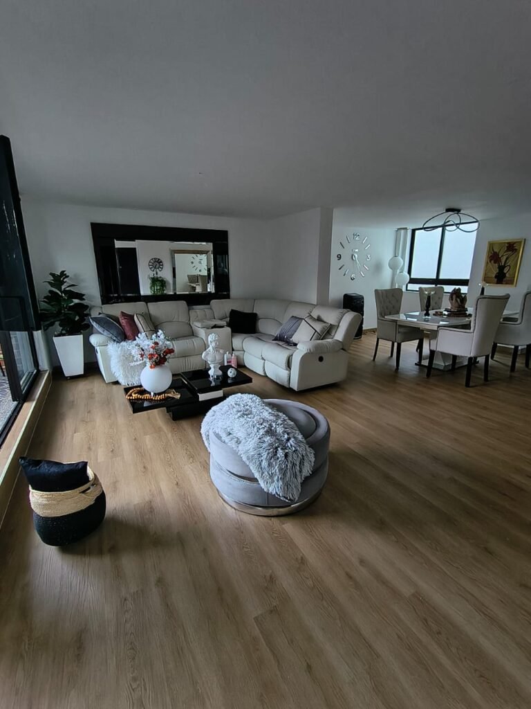 197506120260304120837