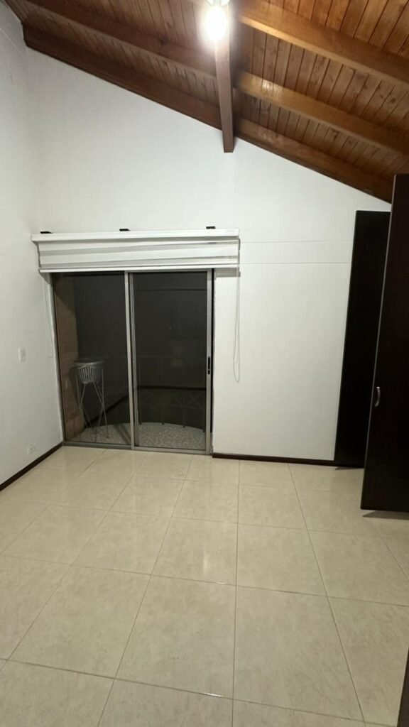 197506120260306042523