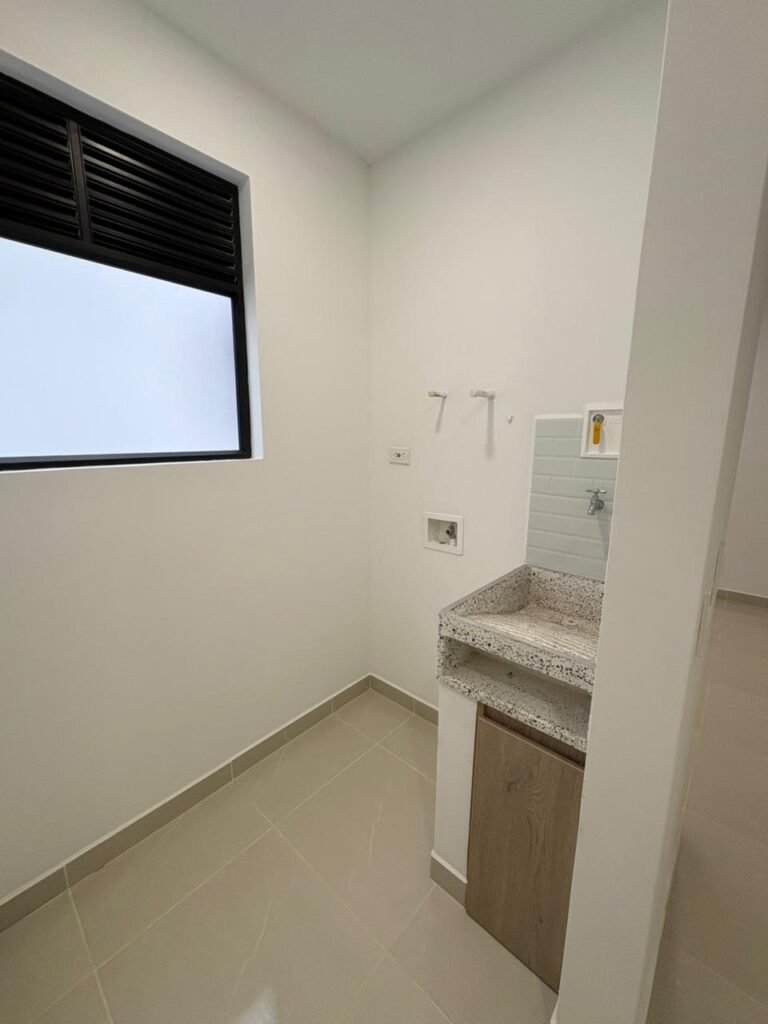 197506120260324025327