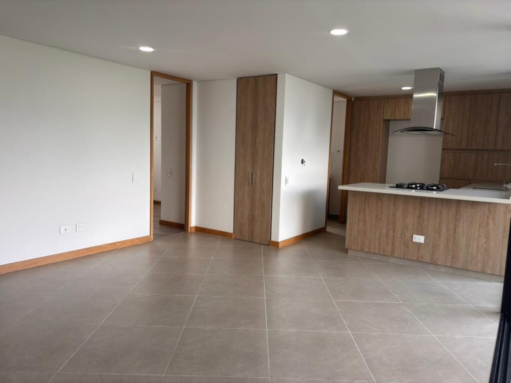 197506120260327043618