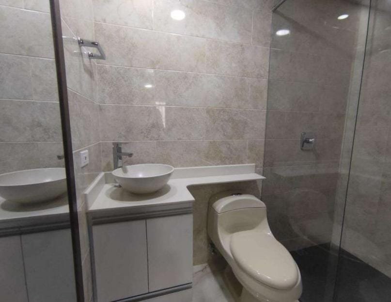 197506120260330020407