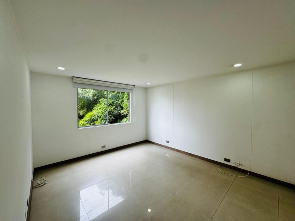 1975061220260318025428