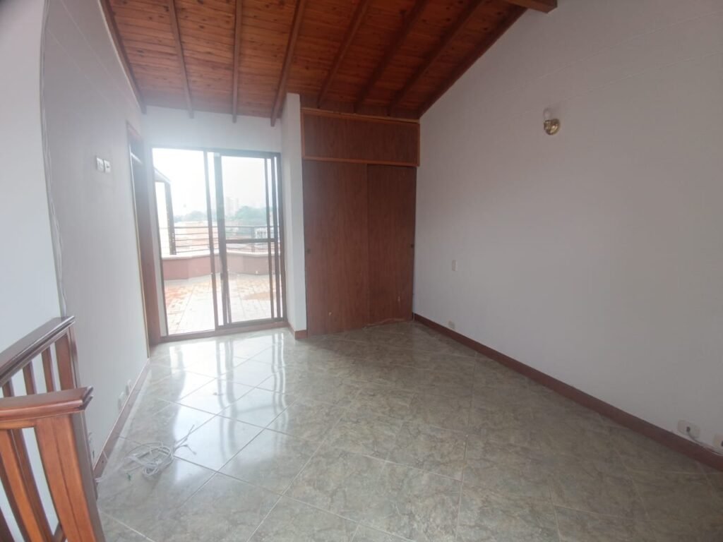 1975061820260305044416