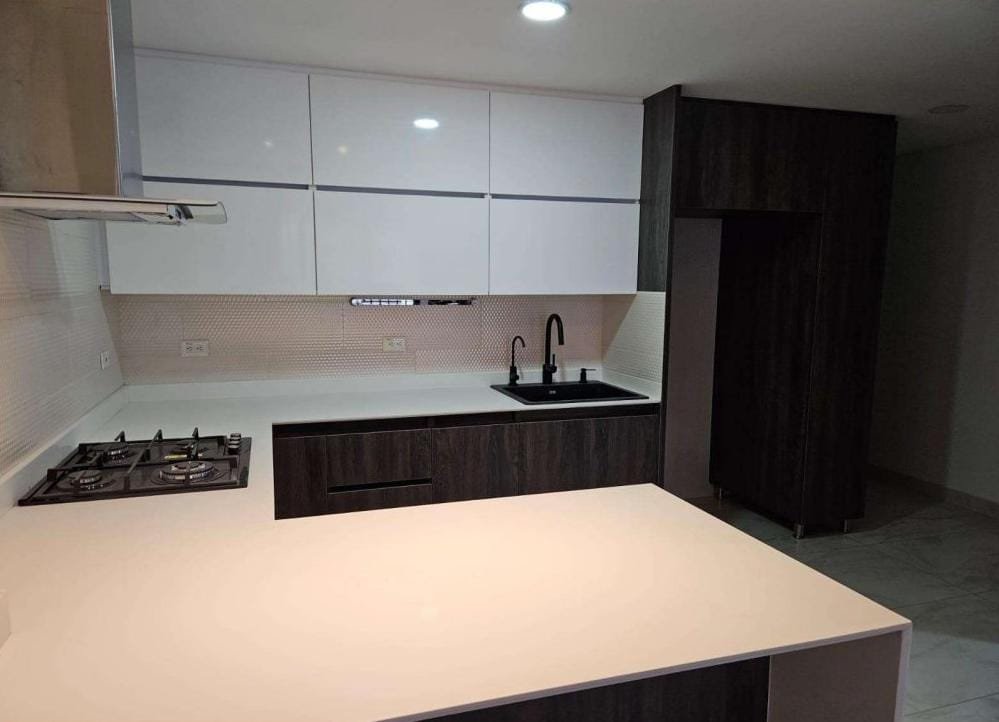 197506220260330020408