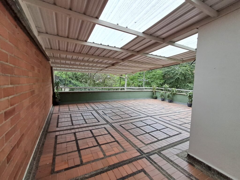 197506120260331021524