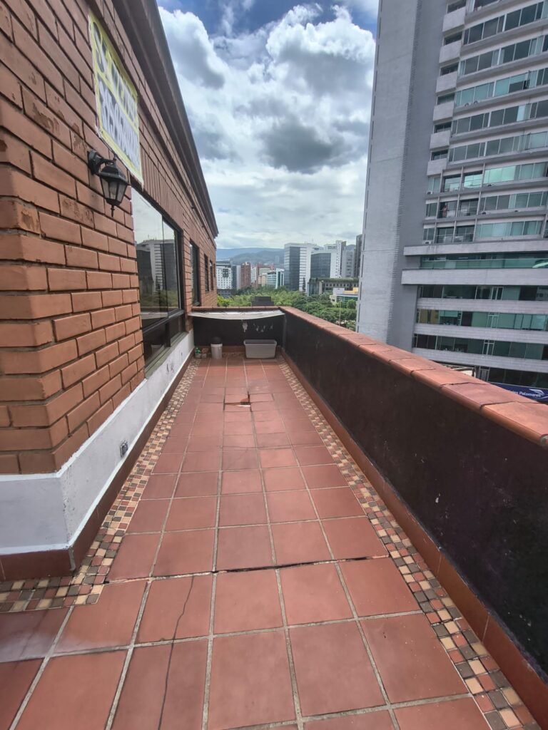 197506120260527120521