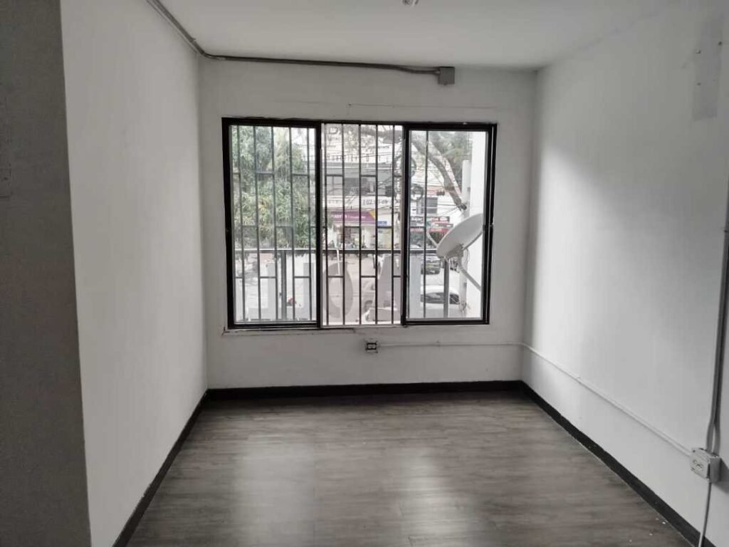 arriendo local en la 80 cerca 1791995089 0837 7526