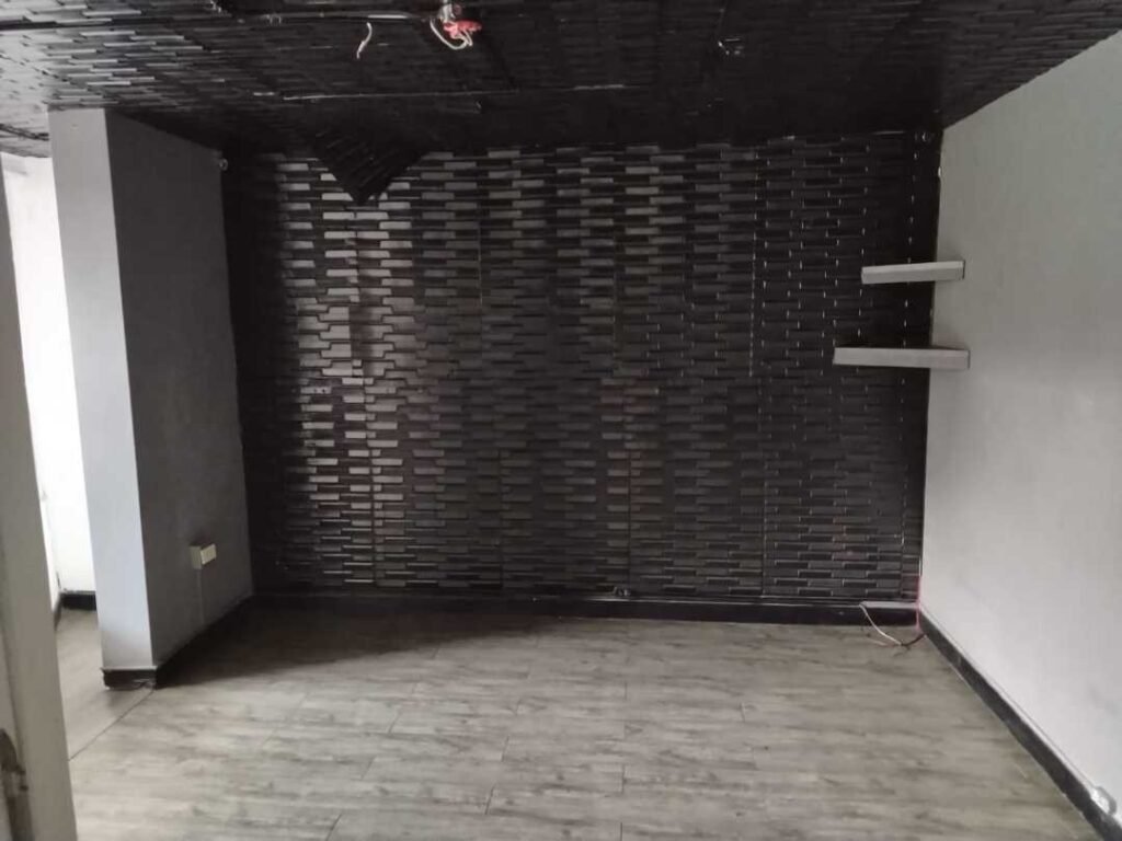 arriendo local en la 80 cerca 1791995100 8021 5393