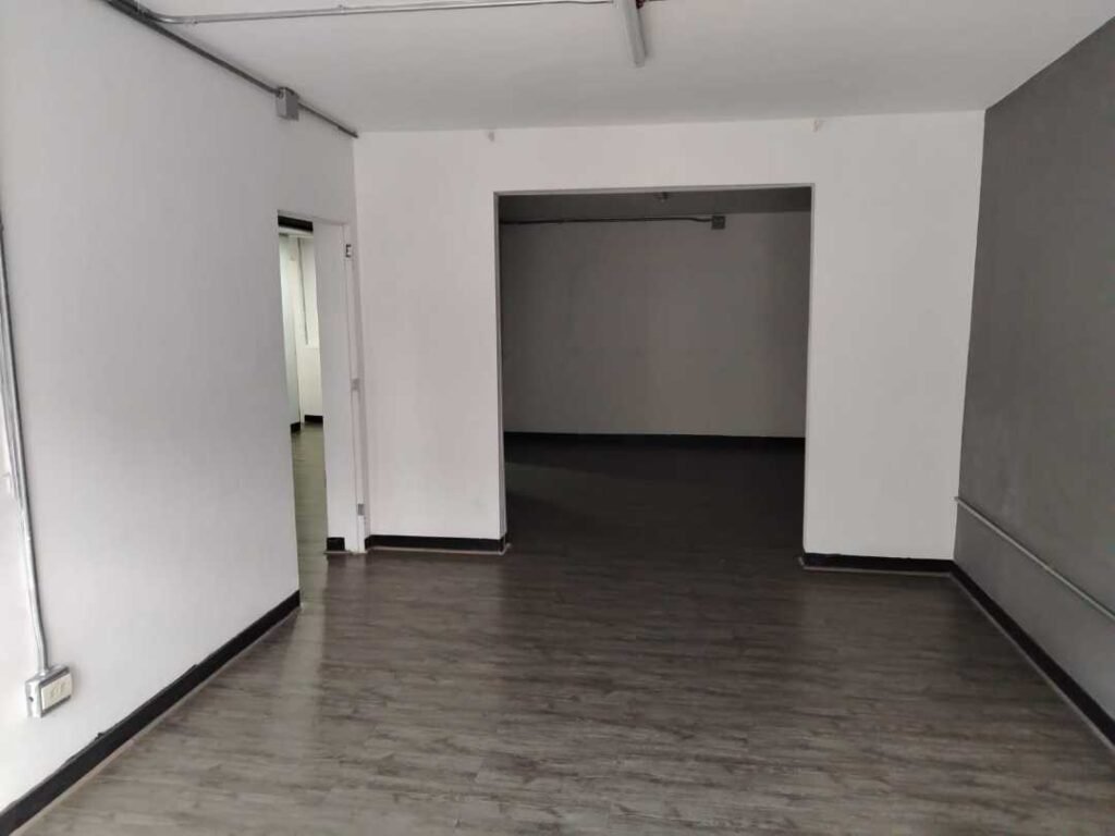 arriendo local en la 80 cerca 1791995111 3754 3393