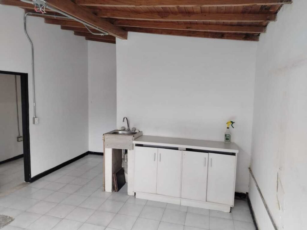 arriendo local en la 80 cerca 1791995129 4032 3192